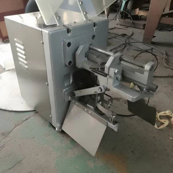 Apple Peeling And Cutting Machine